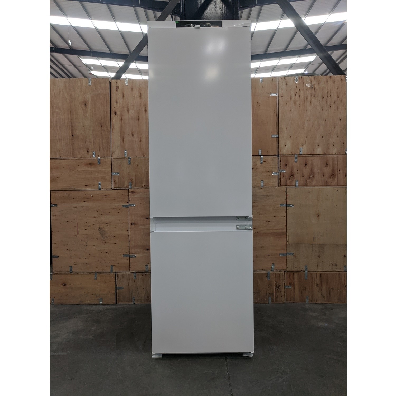 Refurbished Indesit INC18T311 Integrated 250 Litre 70/30 Fridge Freezer
