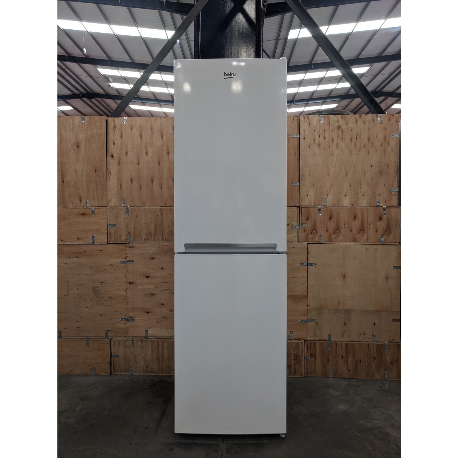 Refurbished Beko CFG3582W Freestanding 270 Litre Fridge Freezer White BuyItDirect.ie