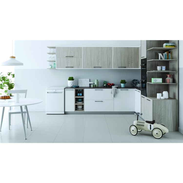 Refurbished Indesit DFE1B19UK 13 Place Freestanding Dishwasher White