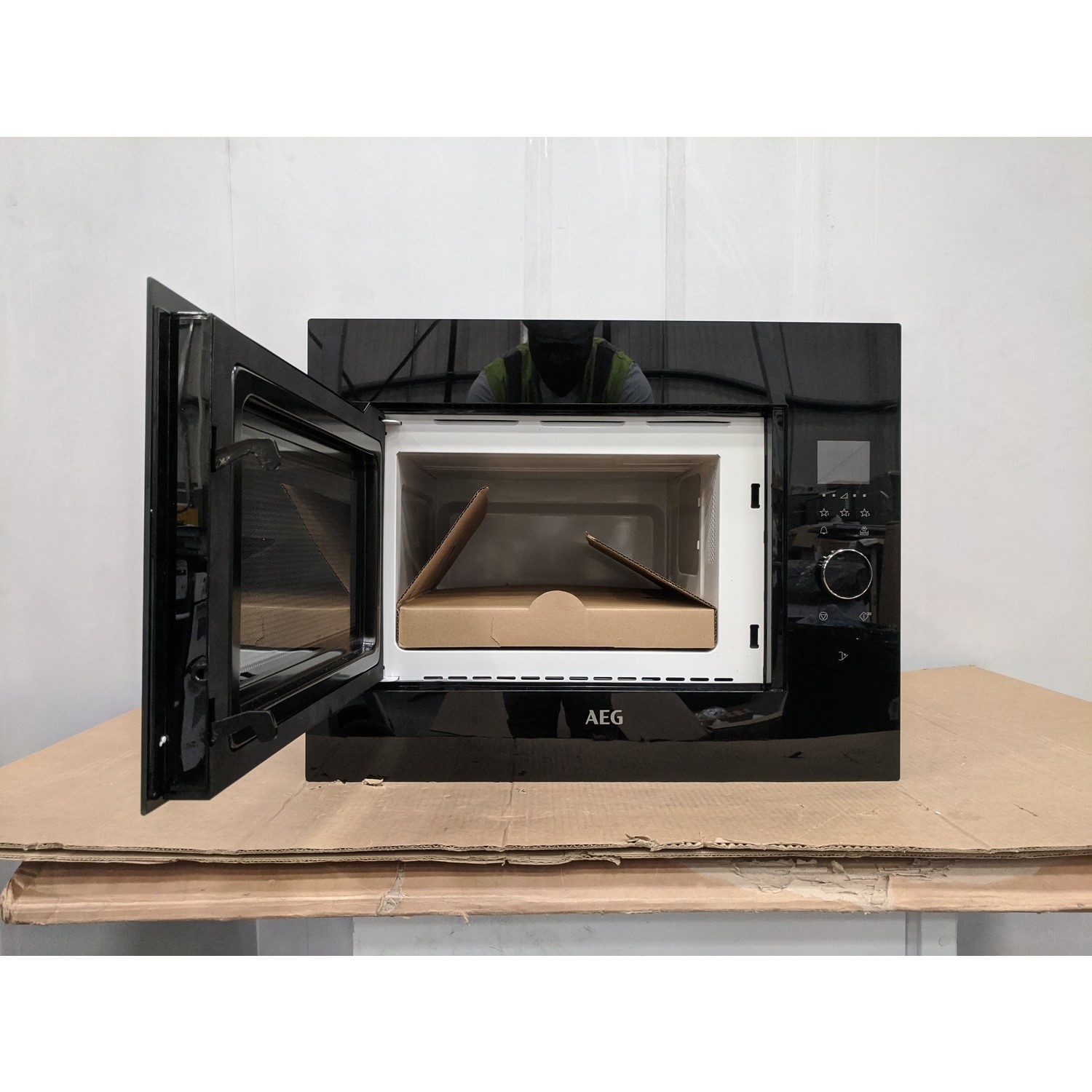 Refurbished AEG MBE2658SEB Built In 26L 900W Microwave Black BuyItDirect.ie