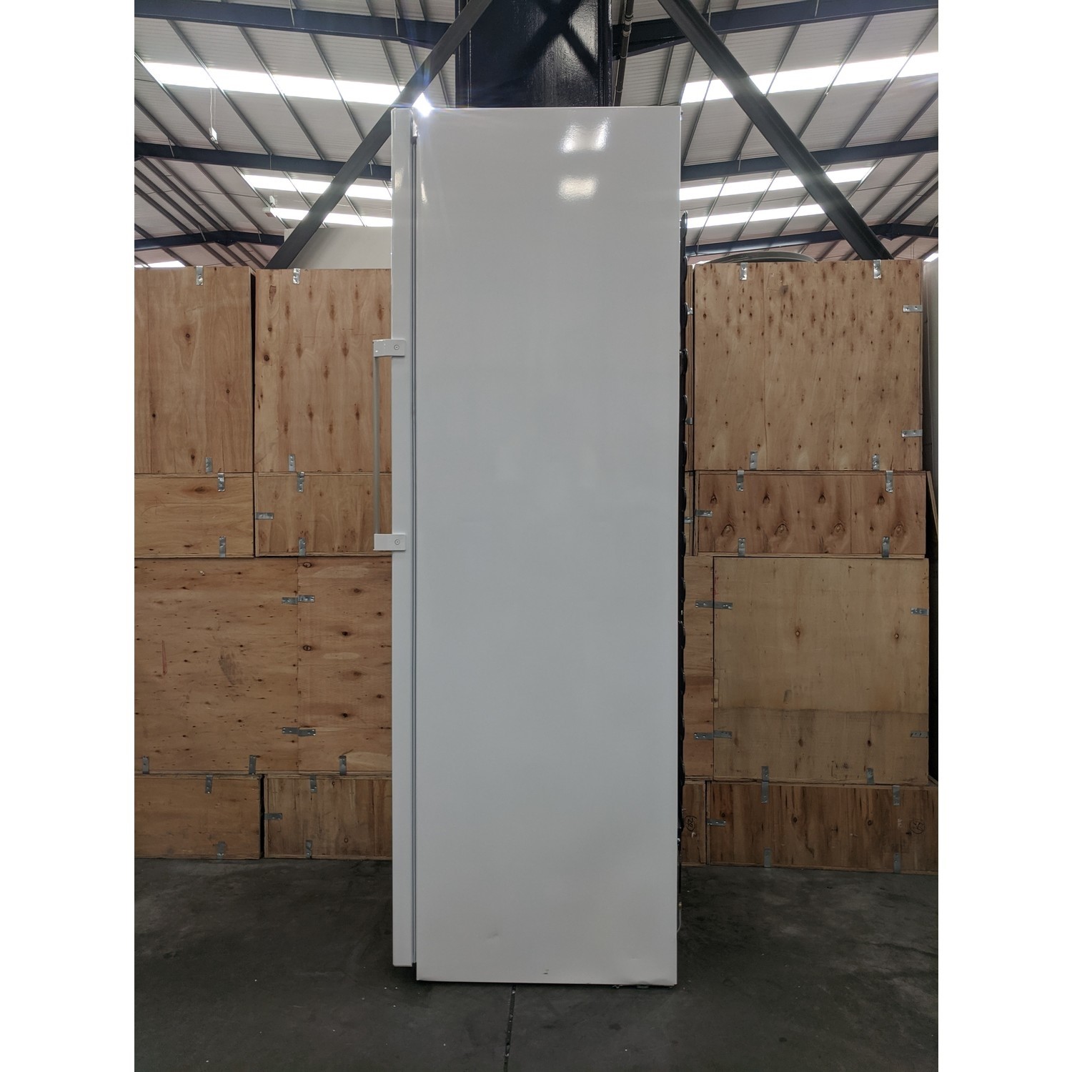 Refurbished Indesit UI8F1CWUK1 Freestanding 260 Litre Tall Freezer