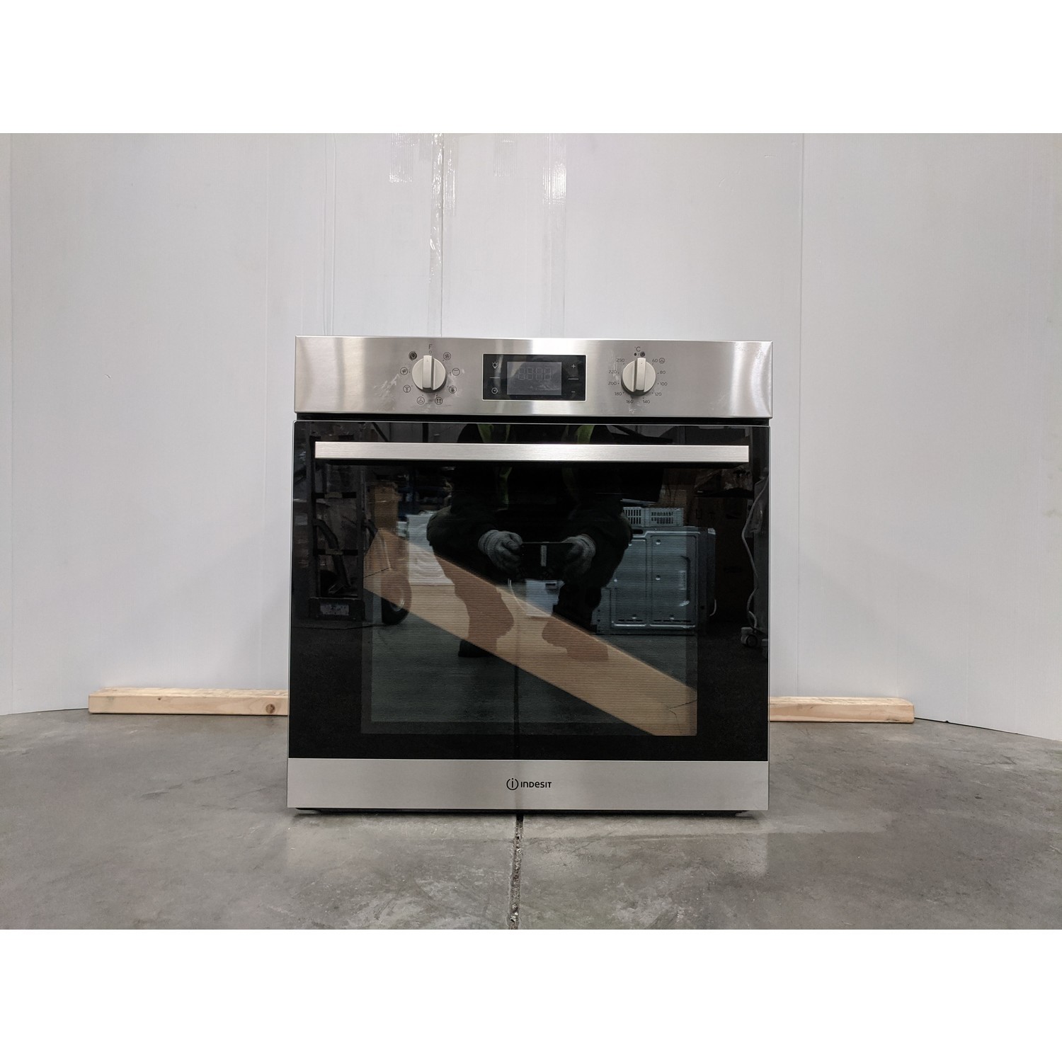Refurbished Indesit Aria IFW6340IXUK 60cm Single Built In Electric Oven