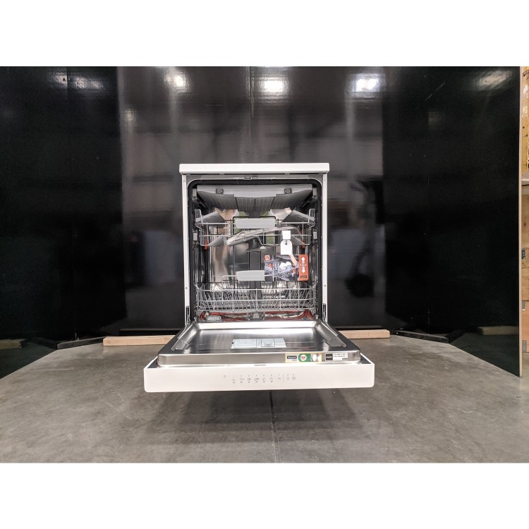 Refurbished Hotpoint HFC3C32FWUK 14 Place Freestanding Dishwasher White