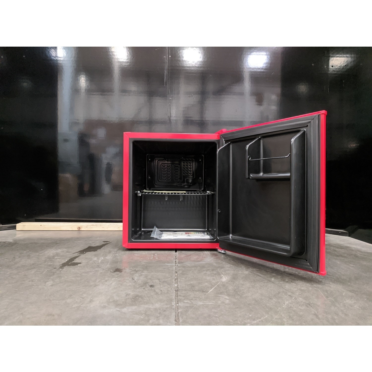 Refurbished Husky EL196 Freestanding 48 Litre Mini Fridge Coca Cola