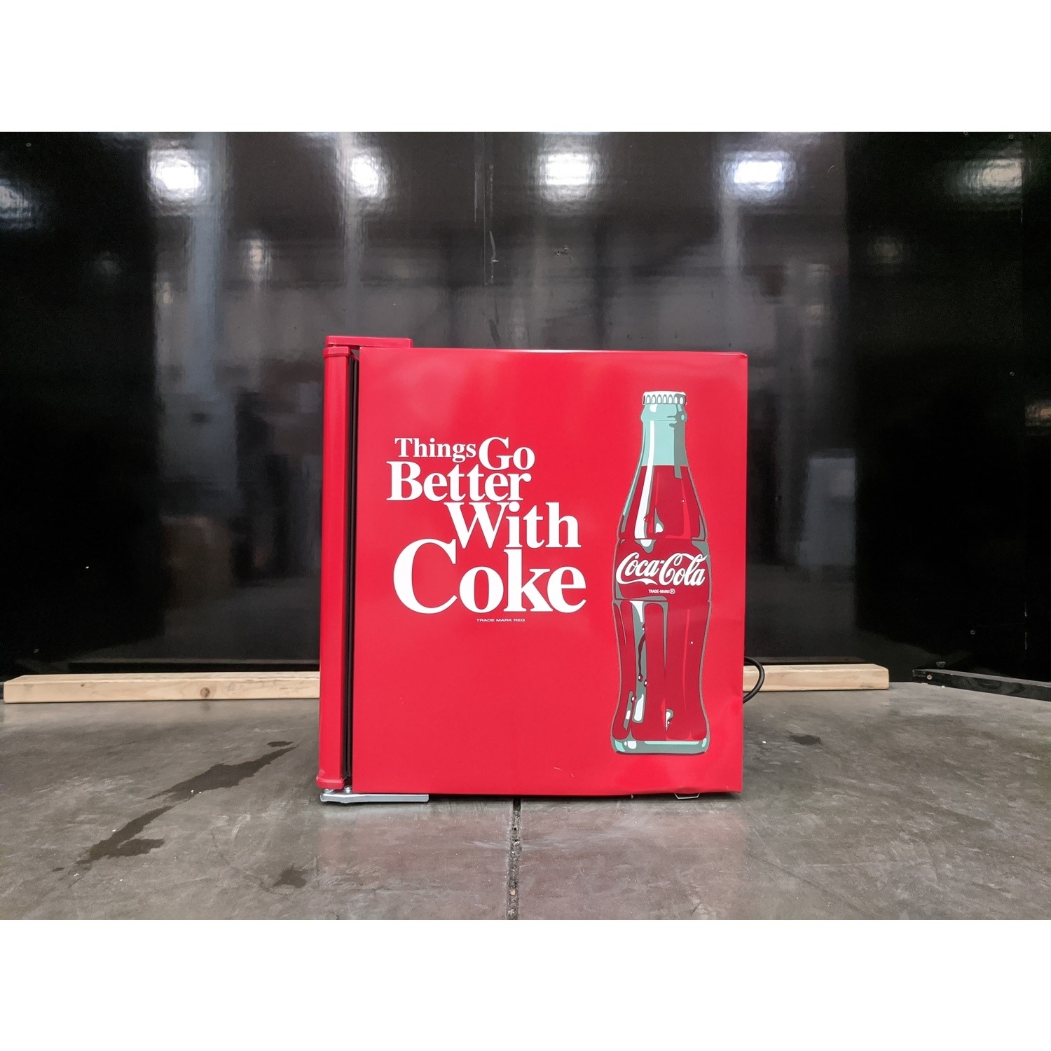 Refurbished Husky EL196 Freestanding 48 Litre Mini Fridge Coca Cola