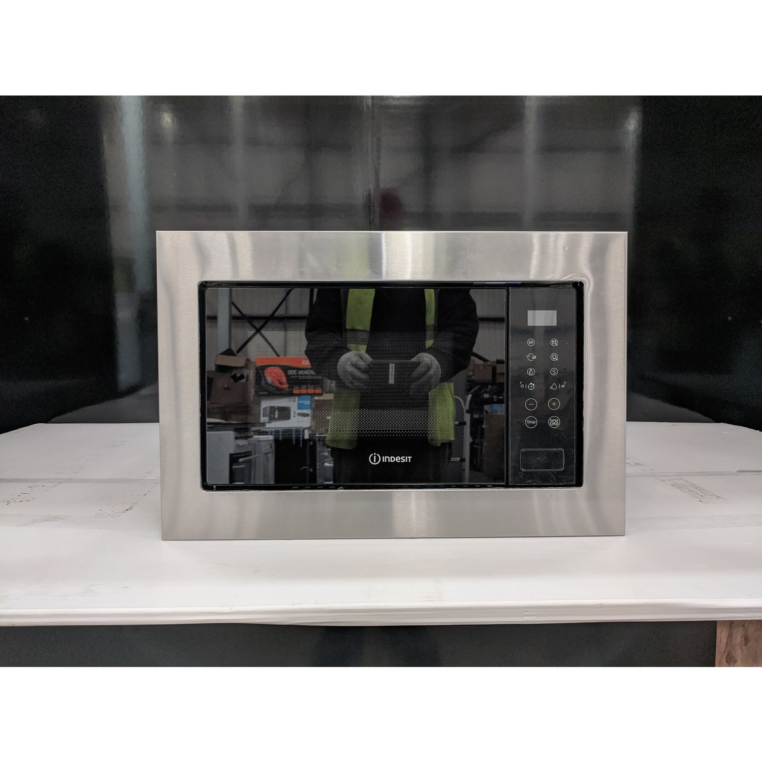 Refurbished Indesit MWI125GX Built In 25L with Grill 900W Microwave