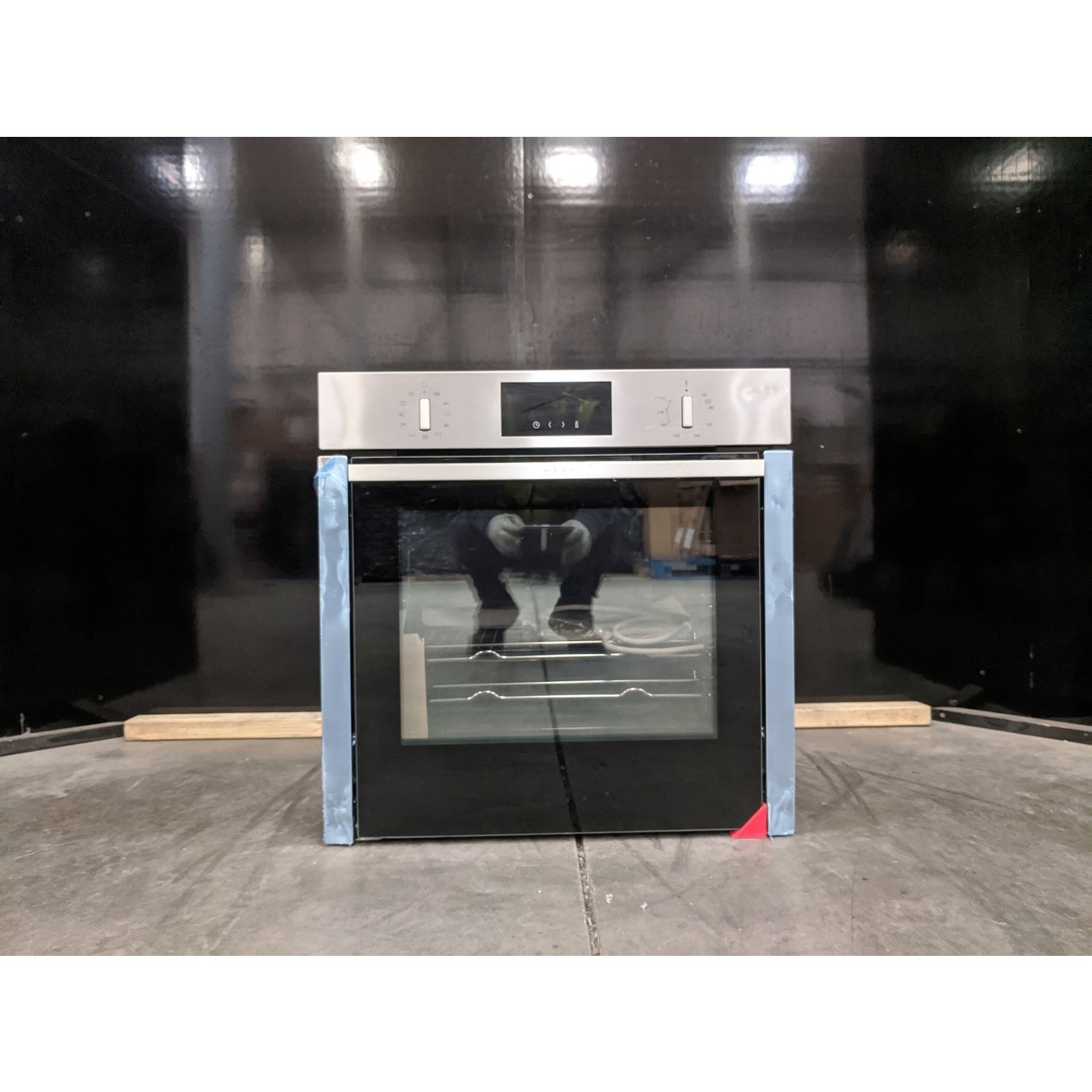 Refurbished Neff N30 Slide Hide B6CCG7AN0B 60cm Single Built In Electric Oven Page 1 BuyItDirect.ie