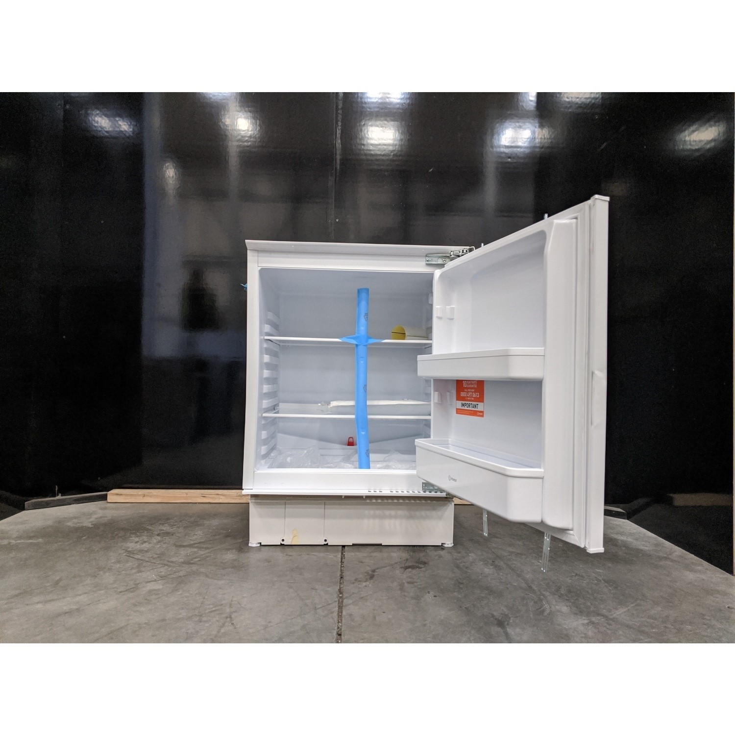 Refurbished Indesit ILA1 Integrated 146 Litre Under Counter Fridge