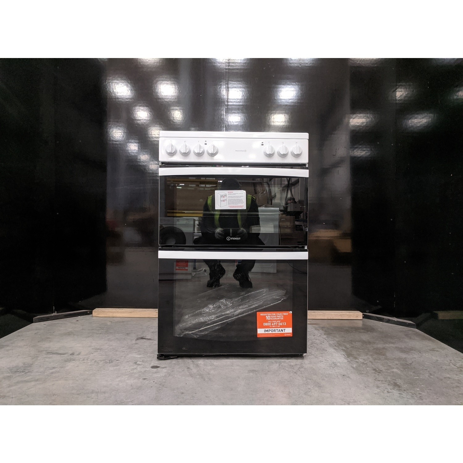 Refurbished Indesit ID67V9KMW 60cm Double Oven Electric Cooker White refurbished-indesit-id67v9kmw-60cm-double-oven-electric-cooker-white