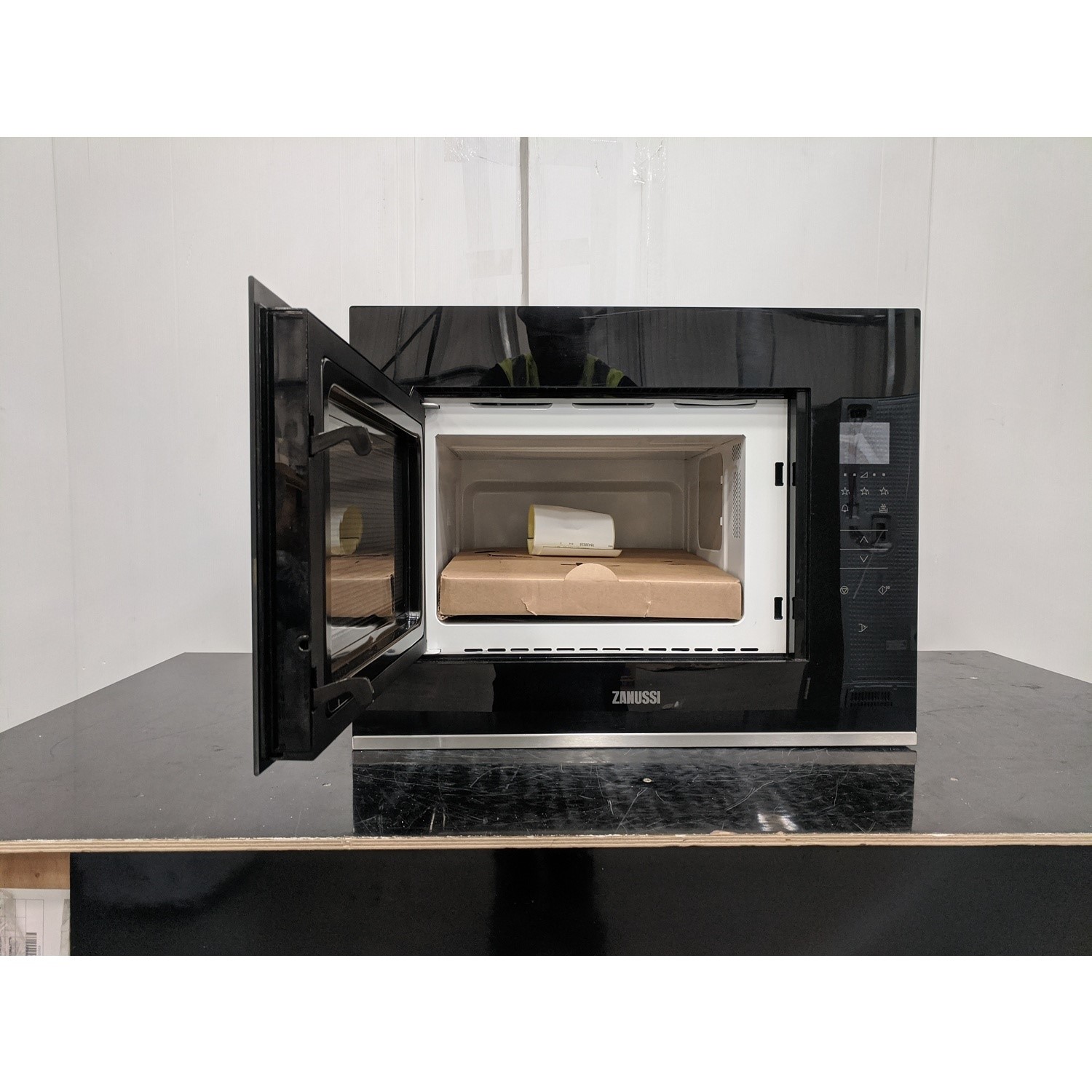 Refurbished Zanussi Series 20 ZMBN4SX Built In 25L 900W Microwave Black