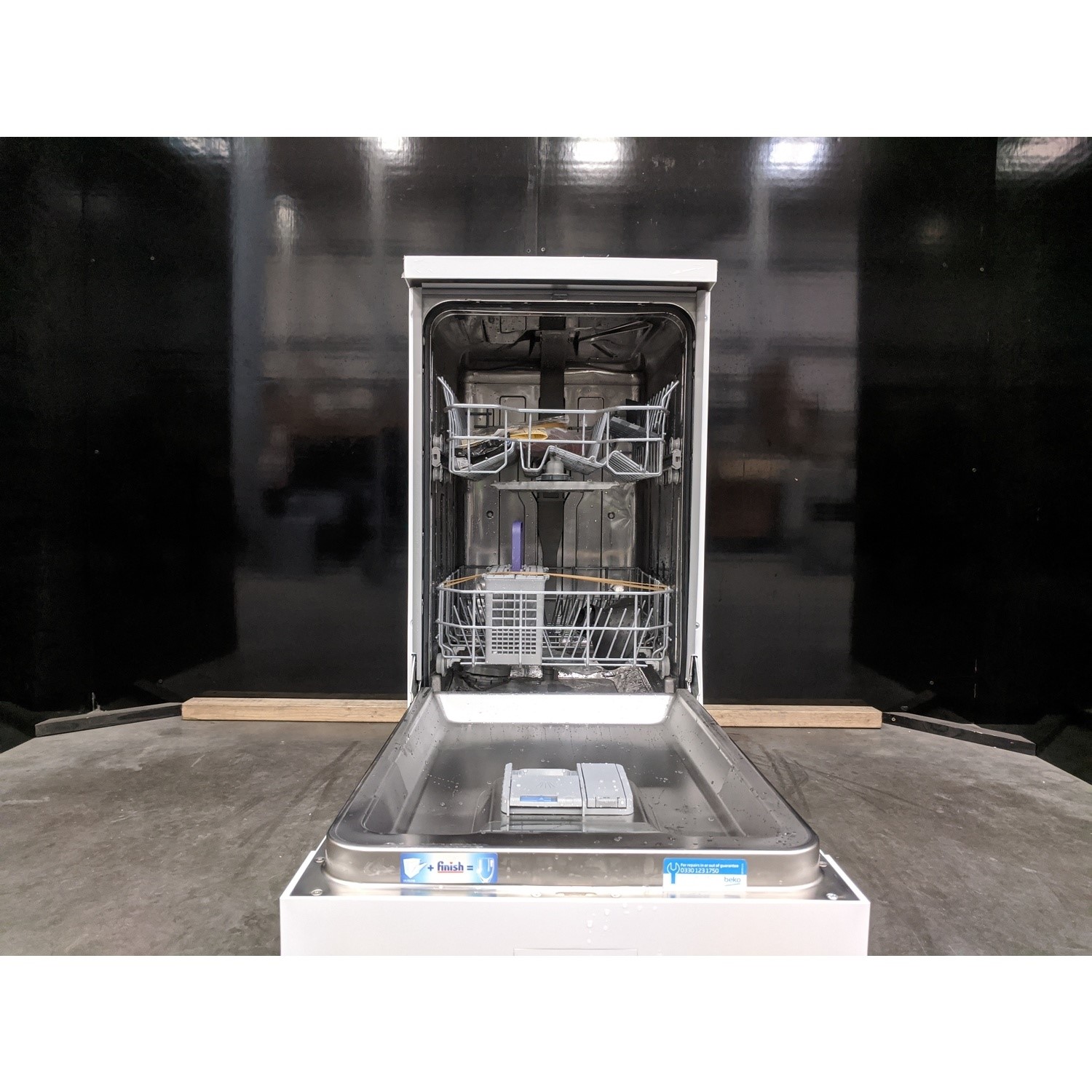 Refurbished Beko DVS05J20 10 Place Freestanding Dishwasher White