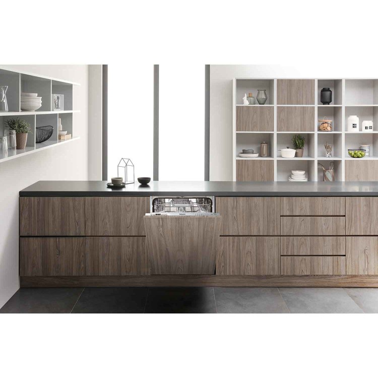 Refurbished Hotpoint HIC3C33CWEUK 14 Place Fully Integrated Dishwasher