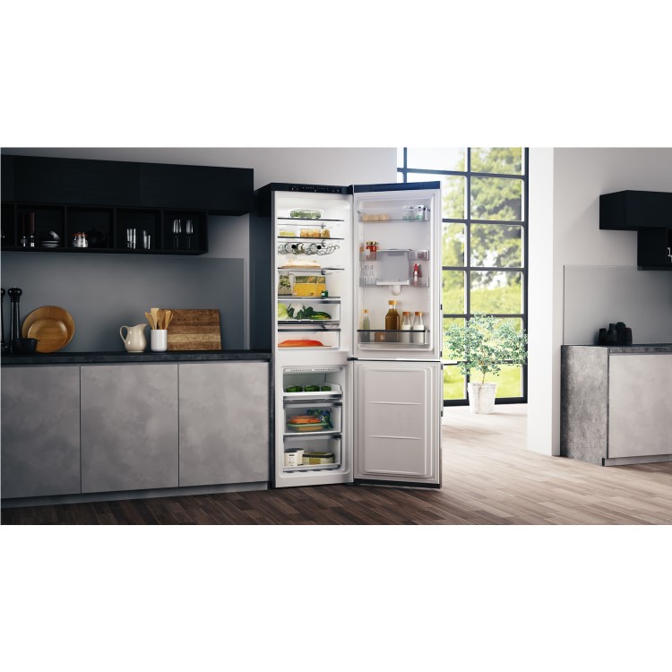 Refurbished Hotpoint H7T911AMXHAQUA Freestanding 360 Litre 70/30 Fridge Freezer Inox