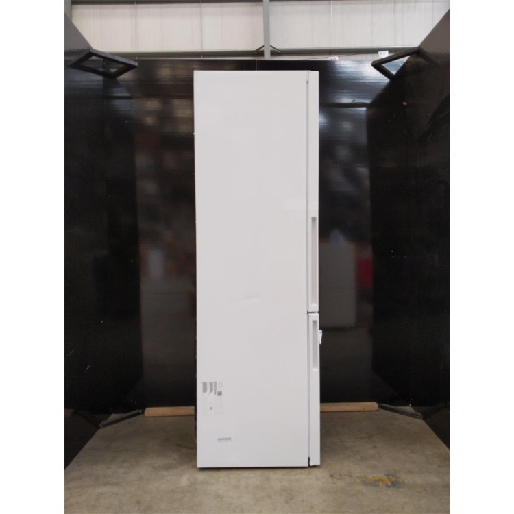 Refurbished Bosch Series 6 KGE49AWCAG Freestanding 413 Litre 60/40 Low Frost Fridge Freezer White