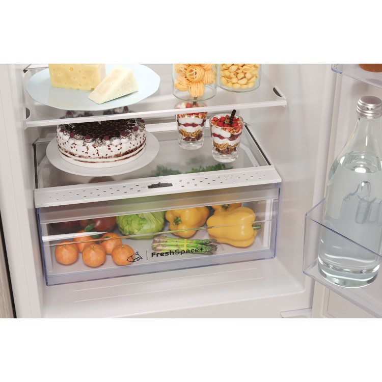 Refurbished Indesit EIB150502D Integrated 192 Litre 50/50 Low Frost Fridge Freezer White