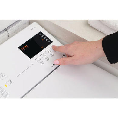 Refurbished Hotpoint WMTF722UUKN Freestanding 7KG 1200 Spin Washing Machine White