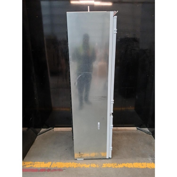 Refurbished Zanussi ZNTN19ES1 Integrated 273 Litre 70/30 Frost Free Fridge Freezer White
