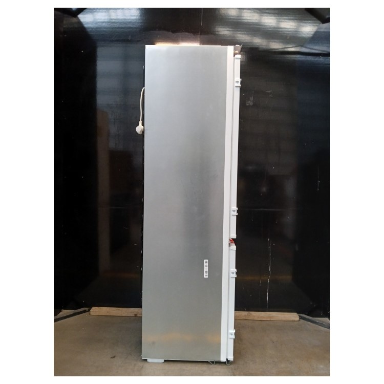 Refurbished AEG 6000 Series OSC6N181ES 257 Integrated Litre 70/30 Frost Free Fridge Freezer