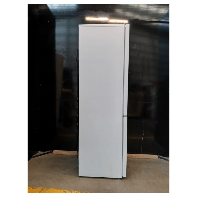 Refurbished Beko CSG4571W 262 Litre 70/30 Freestanding Fridge Freezer White
