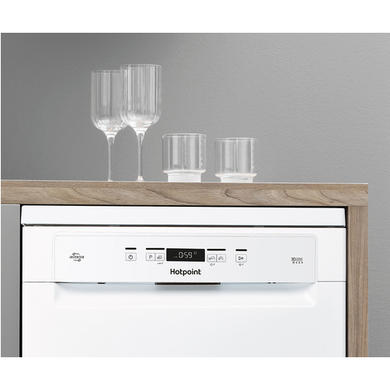 Hotpoint Extra Freestanding Dishwasher - ActiveDry White