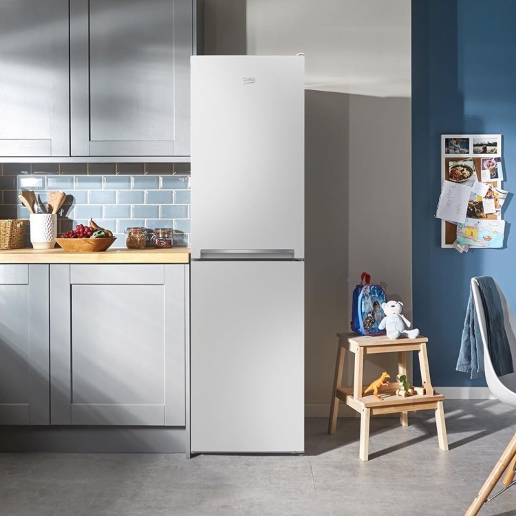 Refurbished Beko 270 Litre 50/50 Freestanding Fridge Freezer - White