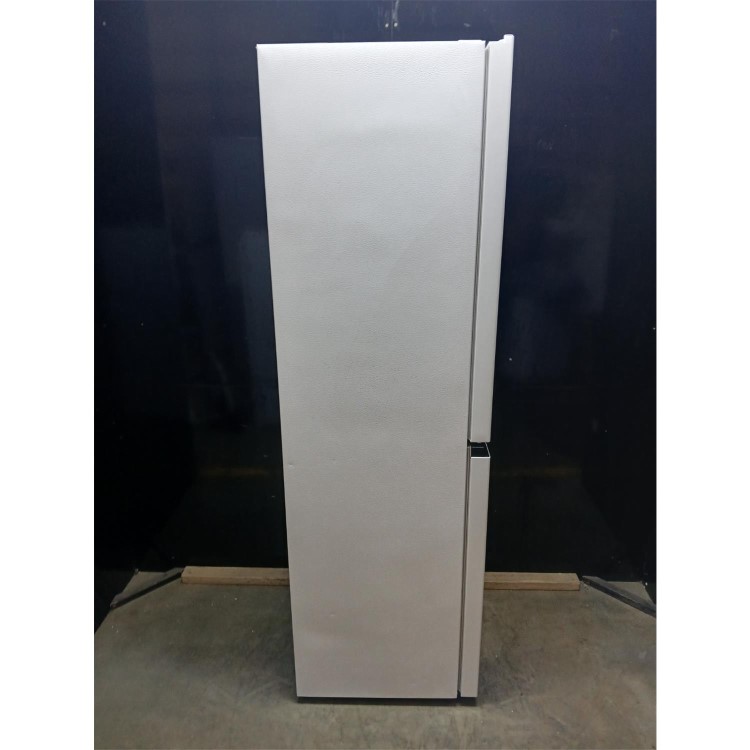 Refurbished Hisense 256 Litre 50/50 Freestanding Fridge Freezer - White
