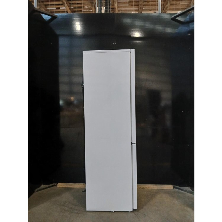 Refurbished Beko 262 Litre 60/40 Freestanding Fridge Freezer - White