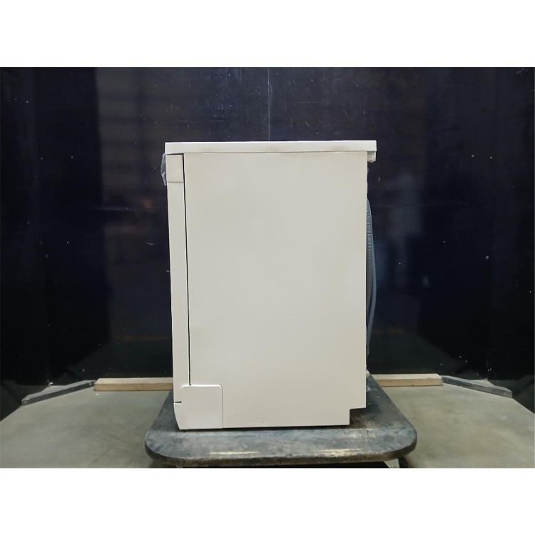 Refurbished Hotpoint Maxi Space Freestanding Dishwasher - C-Rated White