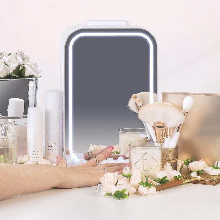 Refurbished electriQ EQ6LMINIBEAUTYFRIDGE 6 Litre Mini Portable Beauty Fridge with Mirror and LED Light