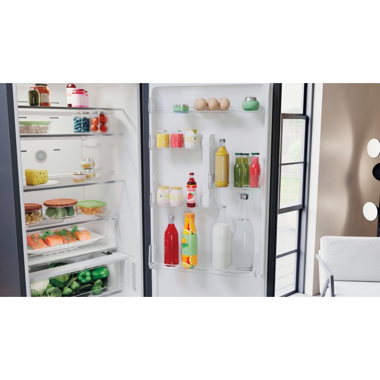 Hotpoint 367 Litre 70/30 Freestanding Fridge Freezer - Silver Black