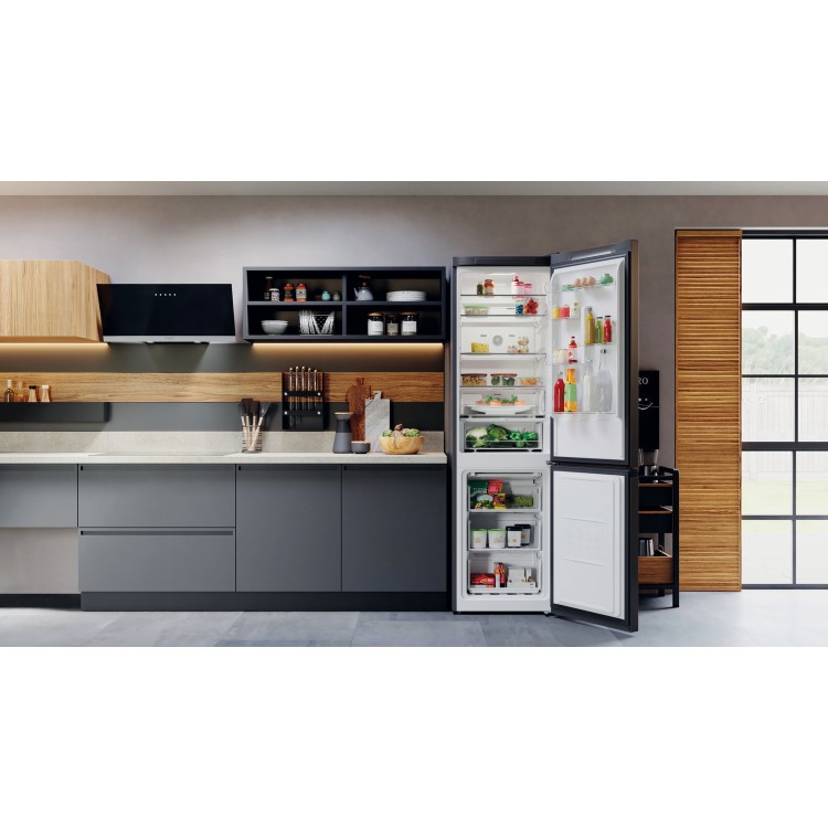 Hotpoint 367 Litre 70/30 Freestanding Fridge Freezer - Silver Black