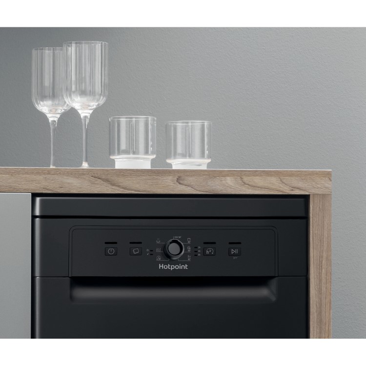 Refurbished Hotpoint HSFE1B19BUK 10 Place Freestanding Dishwasher Black