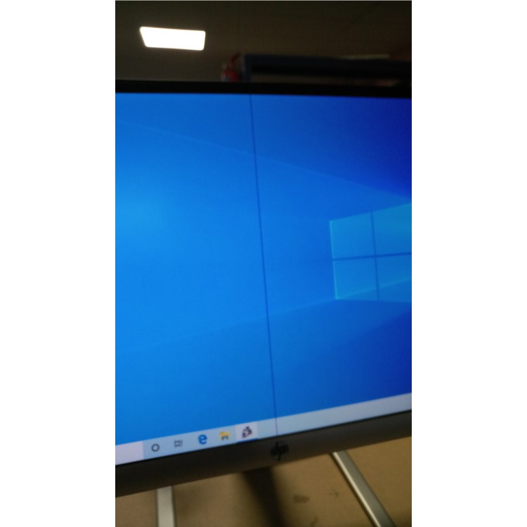 Refurbished HP 22SE 22" Full HD Monitor - Vertical line running through display