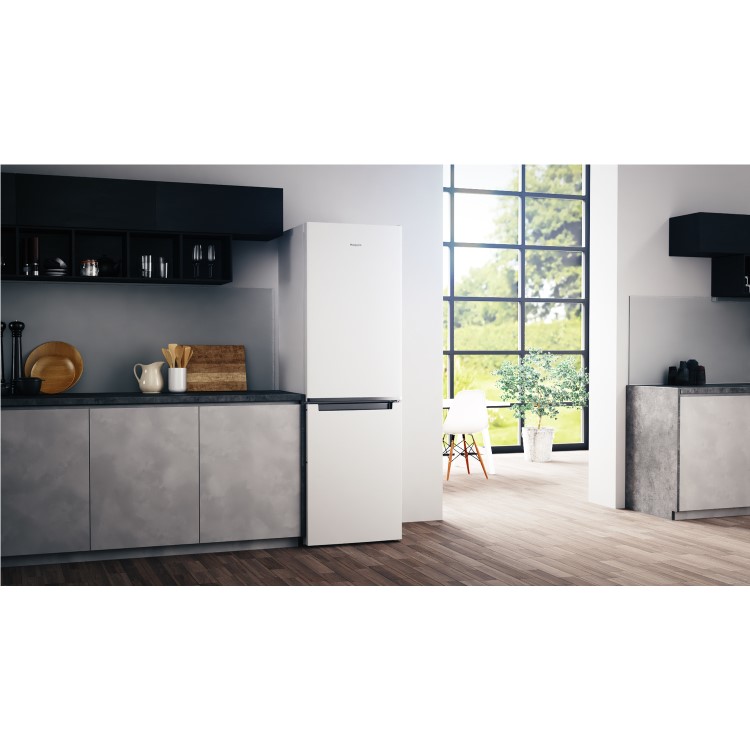 Refurbished Hotpoint H3T811IW1 Freestanding 338 Litre 70/30 Frost Free Fridge Freezer White