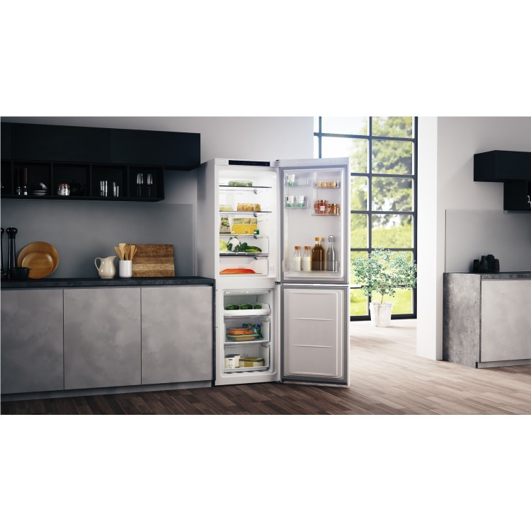 Refurbished Hotpoint H3T811IW1 Freestanding 338 Litre 70/30 Frost Free Fridge Freezer White
