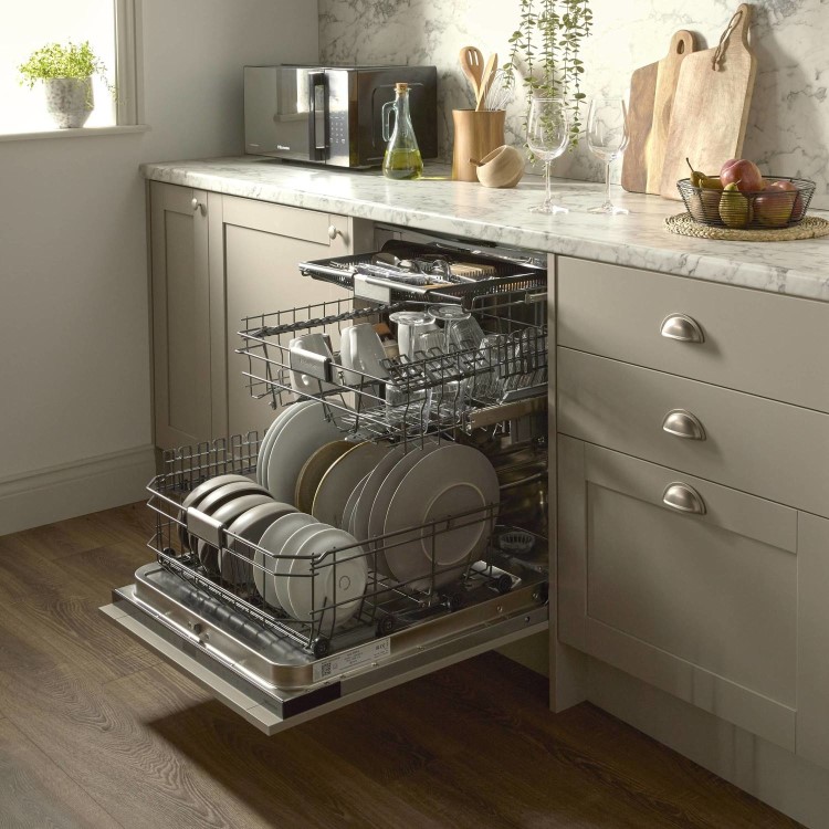 Hisense Hi6 Integrated Dishwasher - Smart Wi-Fi C-Rated Silver control panel