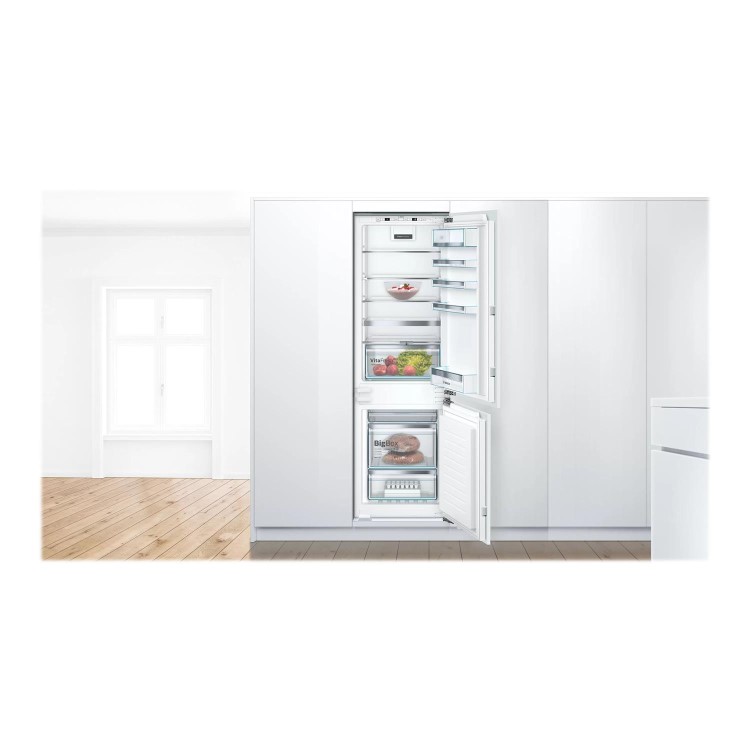 Refurbished Bosch KIN86AFF0G Integrated 255 Litre 60/40 Frost Free Fridge Freezer 