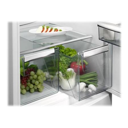 Refurbished AEG SCB6181XLS Integrated 272 Litre 70/30 Frost Free Fridge Freezer White