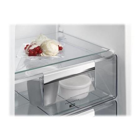 Refurbished AEG SCB6181XLS Integrated 272 Litre 70/30 Frost Free Fridge Freezer White