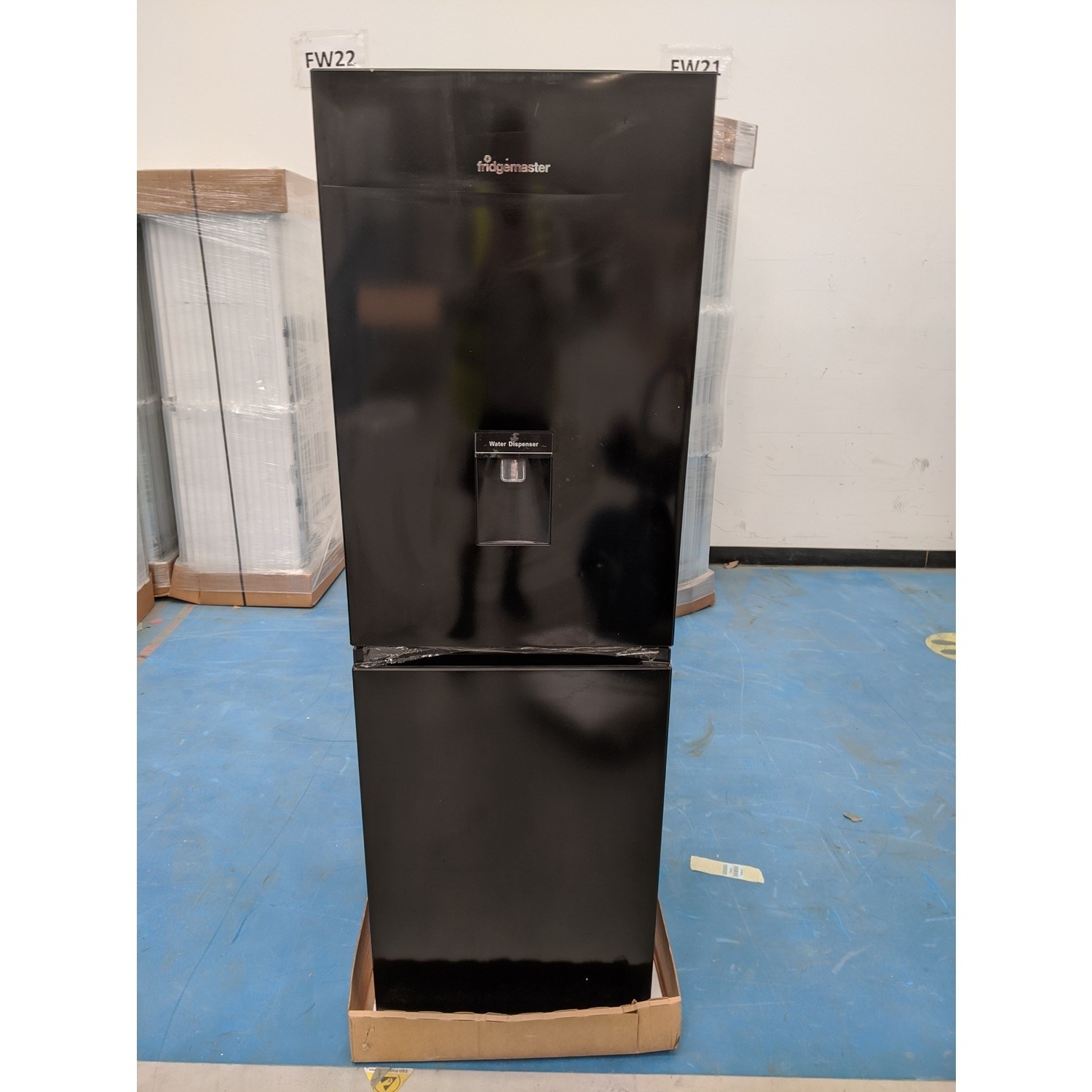 Refurbished Fridgemaster MC55240MDFB Freestanding 240 Litre 50 50 Frost Free Fridge Freezer Black Page 1 BuyItDirect.ie