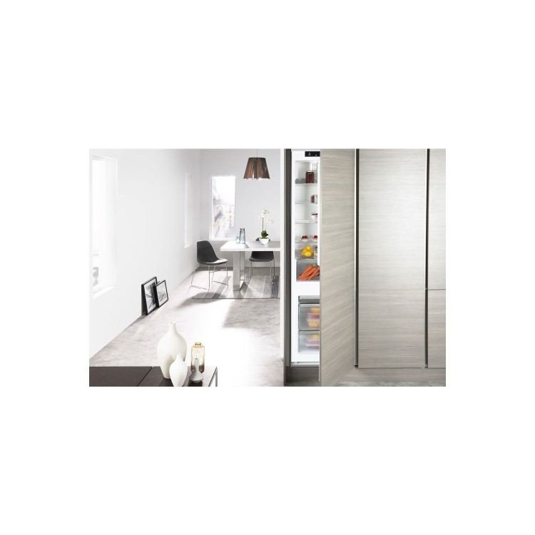 Whirlpool ART4550A 50-50 Integrated  Fridge Freezer