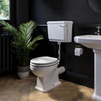 Grade A1 - Close Coupled Traditional Low Level Toilet with Wooden Soft Close Seat - Park Royal