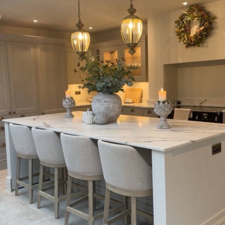 Set of 4 Beige Textured Upholstered Kitchen Stools With Back  - Etta