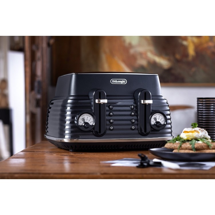 Delonghi Scolpito Kettle and Toaster Set - Black