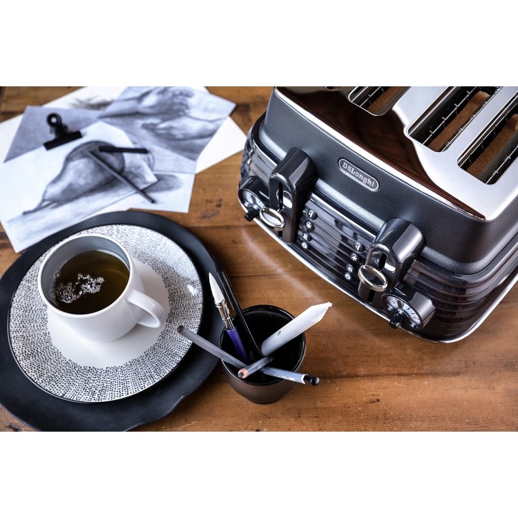 Delonghi Scolpito Kettle and Toaster Set - Black