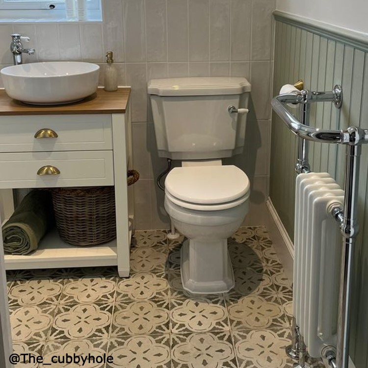 Traditional Close Coupled Toilet with Wooden Soft Close Seat & Chrome Fittings - Park Royal