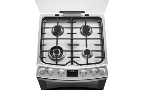 Gas hob with glass lid.