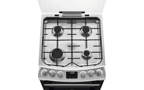Gas hob with glass lid.