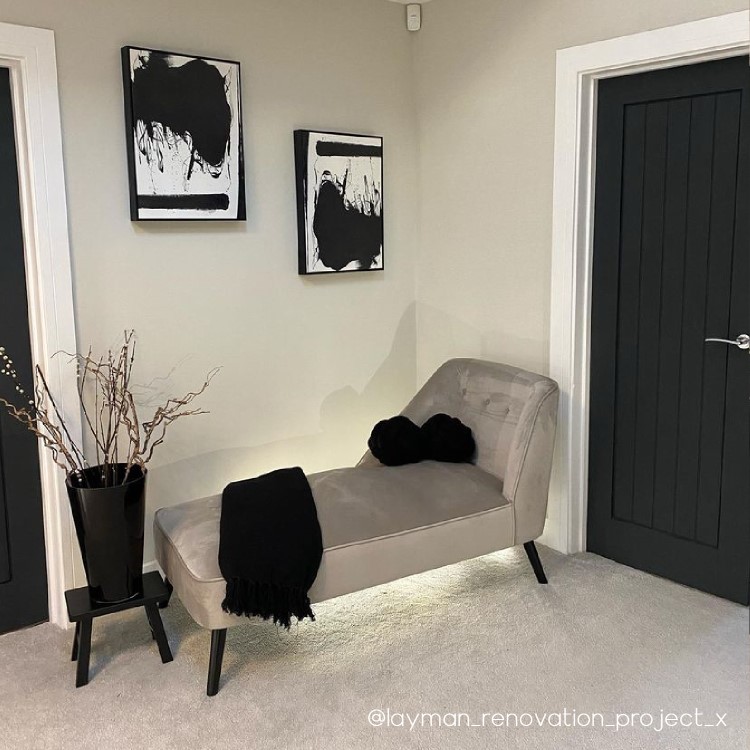Mid-Century Modern Small Chaise Lounge in Light Grey Velvet - Cheska