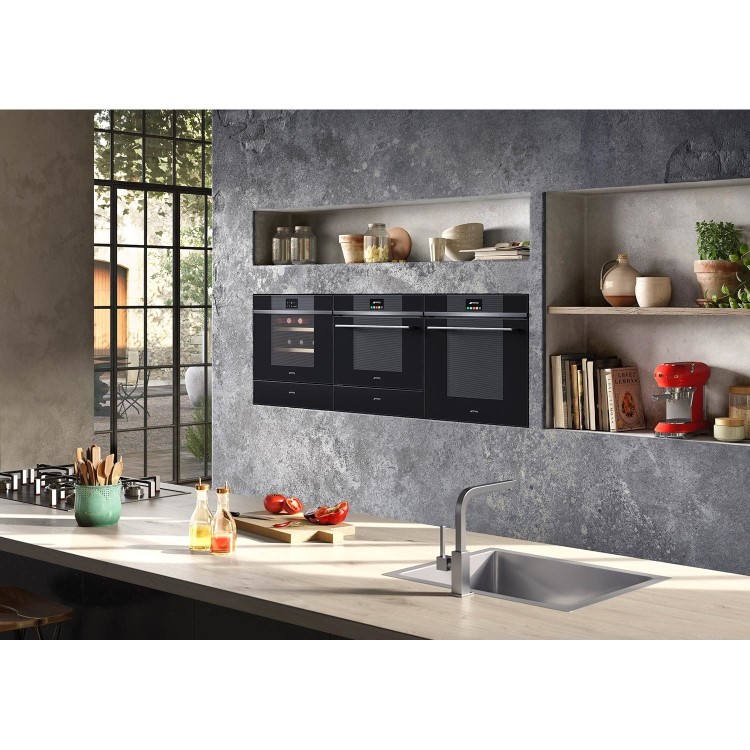 Refurbished Smeg CVI118LWN2 18 Bottle Single Zone Wine Cooler Black 